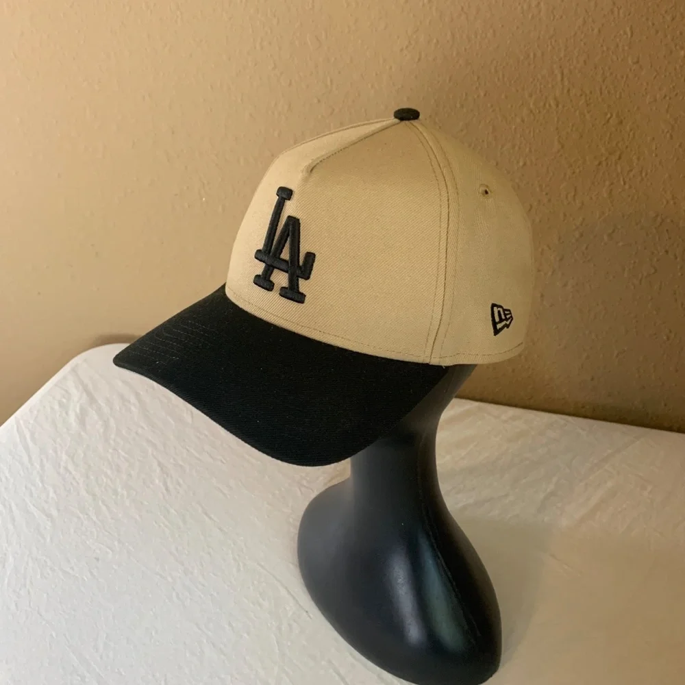 New Era LA Dodgers 9FORTY Snapback Hat Tan Black Rose Side Patch Baseball - Picture 2 of 5